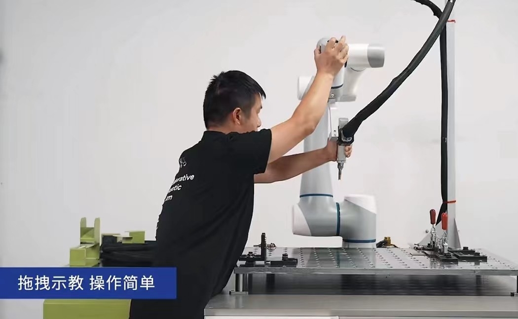 Hemat cobot banyak digunakan dengan 1300mm Range Cooperative Robot 6 Axis For Welding Machines