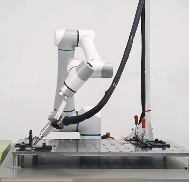 Hemat cobot banyak digunakan dengan 1300mm Range Cooperative Robot 6 Axis For Welding Machines