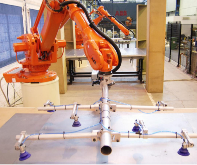 Perlengkapan Pengelasan Lengan Robot Kuka Abb Menggenggam Panel Surya Di Industri Fotovoltaik Sebagai Obeng