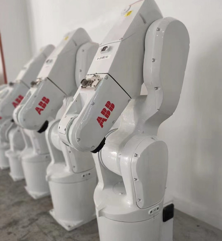 ABB IRB1200-5/0.9 Lengan Robot Industri 6 Sumbu Bekerja Dengan Robot Penglihatan Bagus Saat Perakitan
