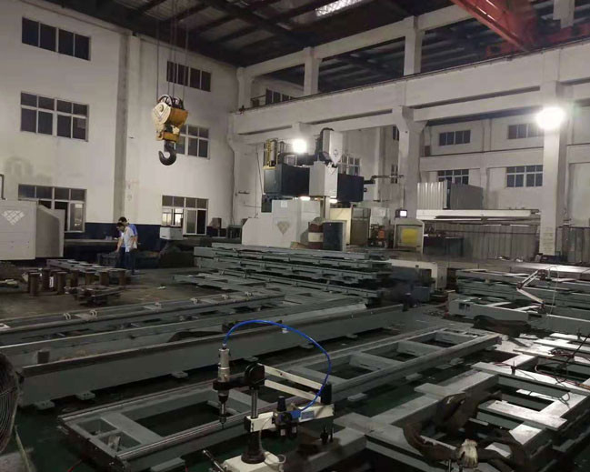 Penyambungan Cnc Rel Linear Robot yang Dapat Disesuaikan Untuk Rel Semi Tertutup Di Lingkungan Keras