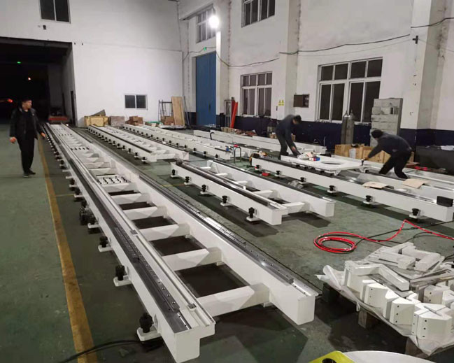 Penyambungan Cnc Rel Linear Robot yang Dapat Disesuaikan Untuk Rel Semi Tertutup Di Lingkungan Keras