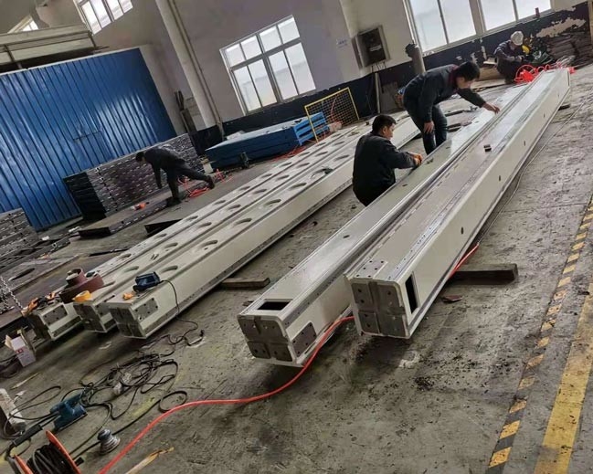 Penyambungan Cnc Rel Linear Robot yang Dapat Disesuaikan Untuk Rel Semi Tertutup Di Lingkungan Keras
