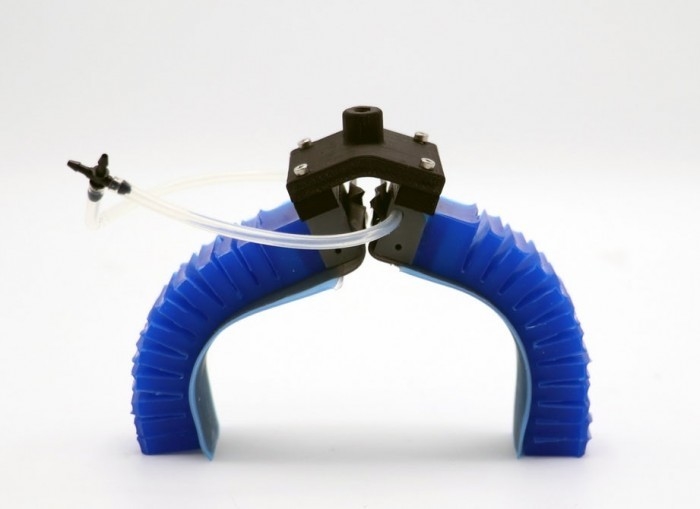 Perakitan Robotic Arm Gripper Desain Penyusutan Lembaran Logam Akrilik 100-1000mm / S 2.85kg