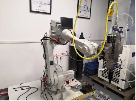 Sistem Robot Pengelasan Laser Serat ABB Kuka Fanuc 6 Axis Lengan Robot Kedalaman 0,04-6mm