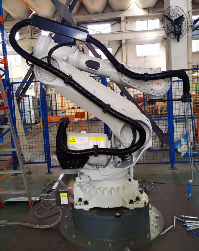 Paket Pakaian Robot yang berlaku untuk KUKA/YASKAWA dalam kosmetik dan Lokakarya Las Titik