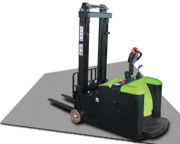 Kendaraan darat otomatis dengan bobot sendiri 270 kg untuk mengangkat dengan mudah dan cepat pada ketinggian 120 mm