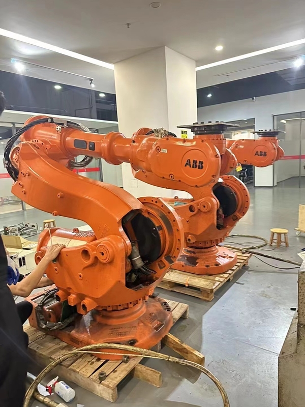 Robot ABB yang Dapat Digunakan Kembali Dengan Baterai Litium Untuk Menumpuk Lokakarya Makanan