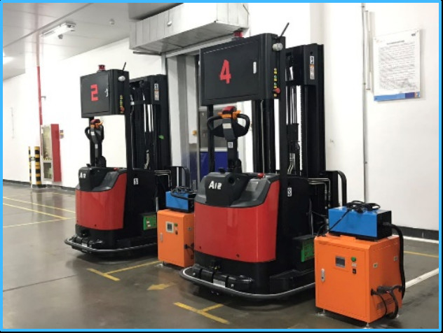 Robot Forklift AGV Kecepatan yang disesuaikan 0-1500mm/s 270kg Berat diri Sertifikat CE
