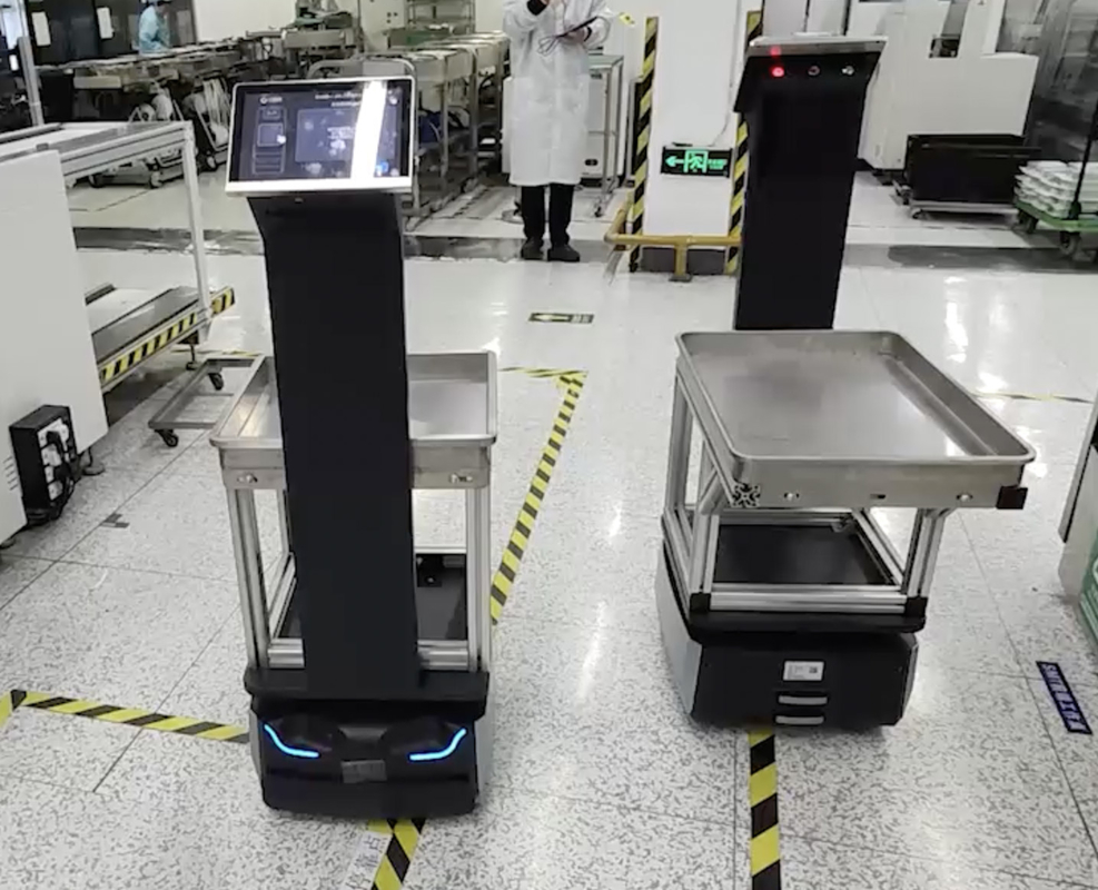 Kecepatan Robot Seluler Otonom Umur Baterai Panjang Roda Penggerak Ganda Pengisian Standar Nasional