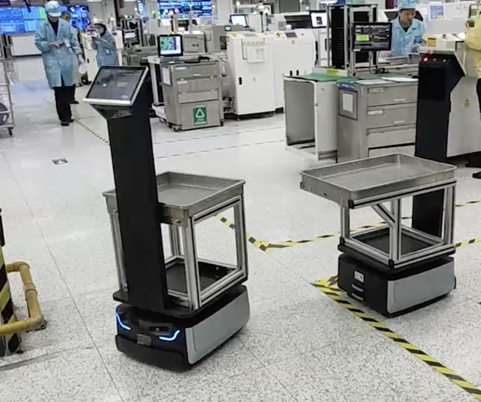 Robot Seluler Otonom Berkecepatan Tinggi dengan Konektivitas HDMI Umur Baterai Panjang 500M*500M Area Pemetaan